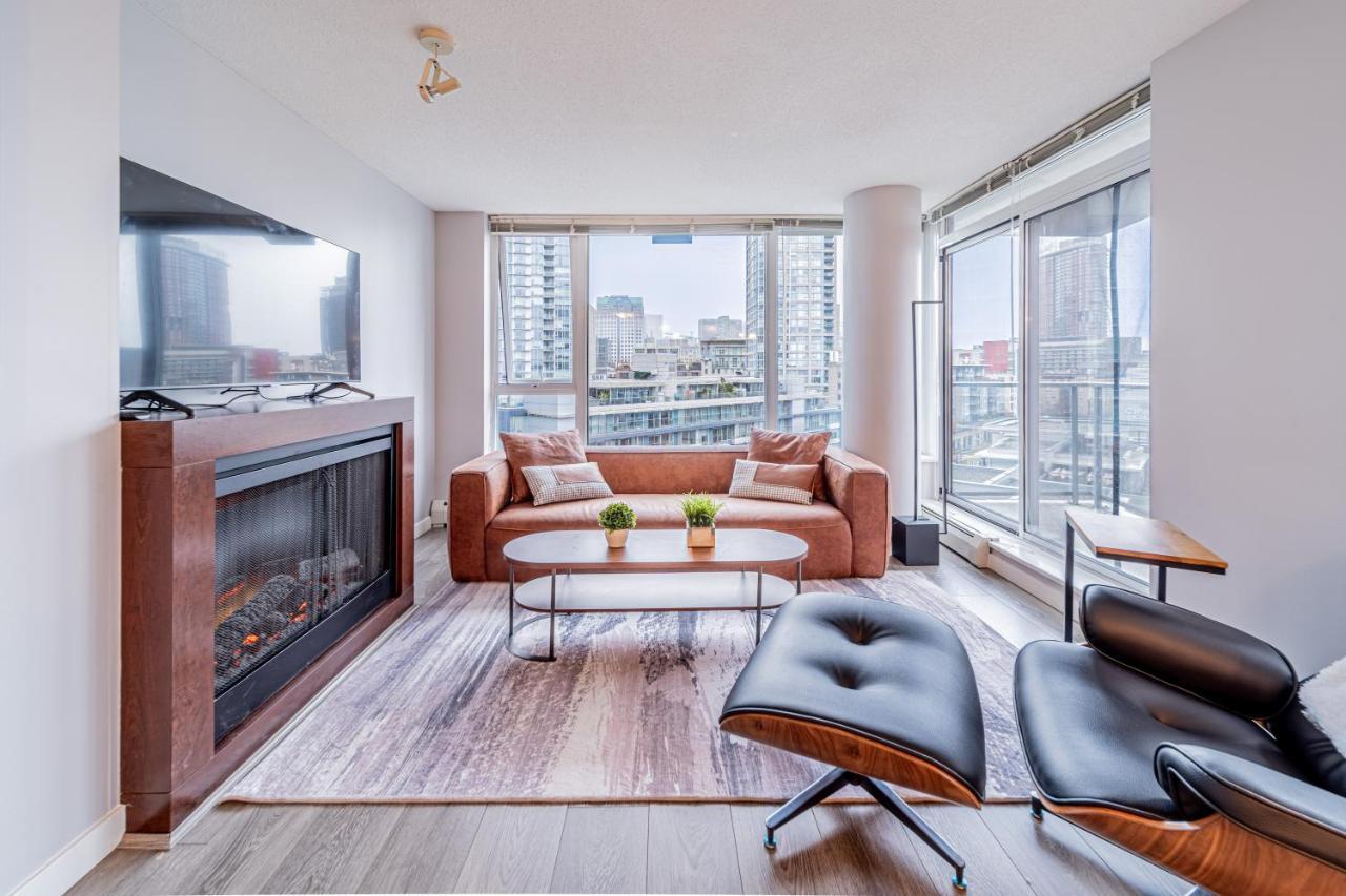 Amazing Views ! Leather Furniture ! Cozy Condo! バンクーバー エクステリア 写真