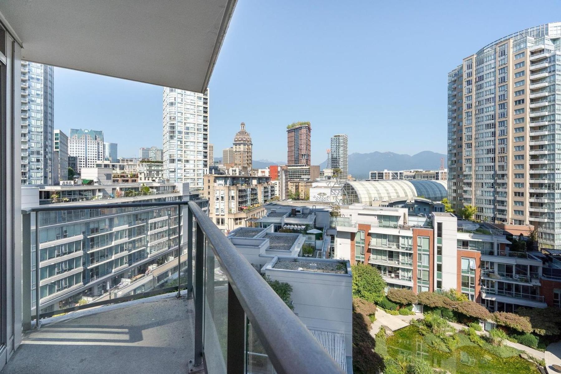 Amazing Views ! Leather Furniture ! Cozy Condo! バンクーバー エクステリア 写真